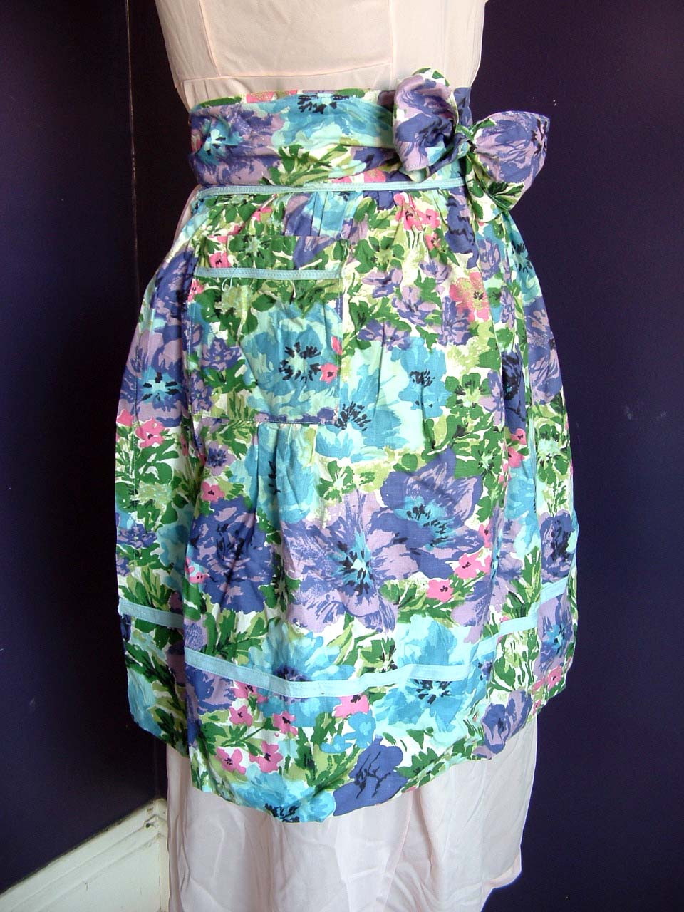 vintage floral cotton print apron cute apron from the 50s or 60s with 